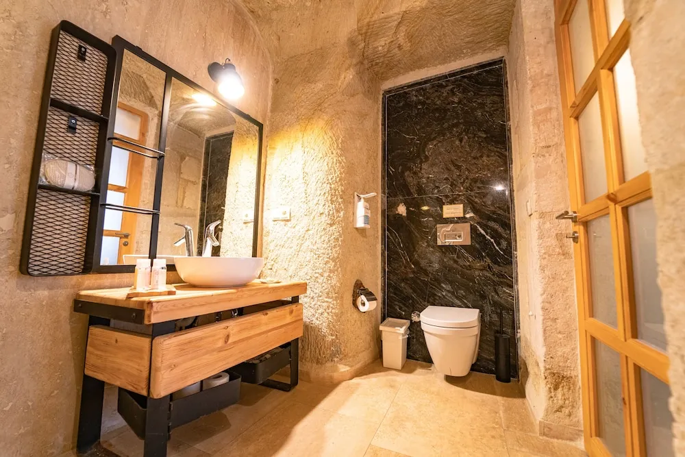 Junior Tek Büyük veya İki Ayrı Yataklı Oda