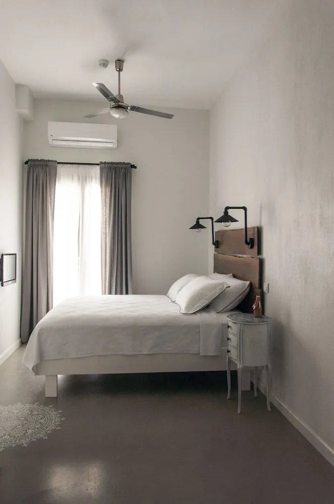 Deluxe Tek Büyük Yataklı Oda, 1 Çift Kişilik Yatak, Bahçe Manzaralı, Avlu