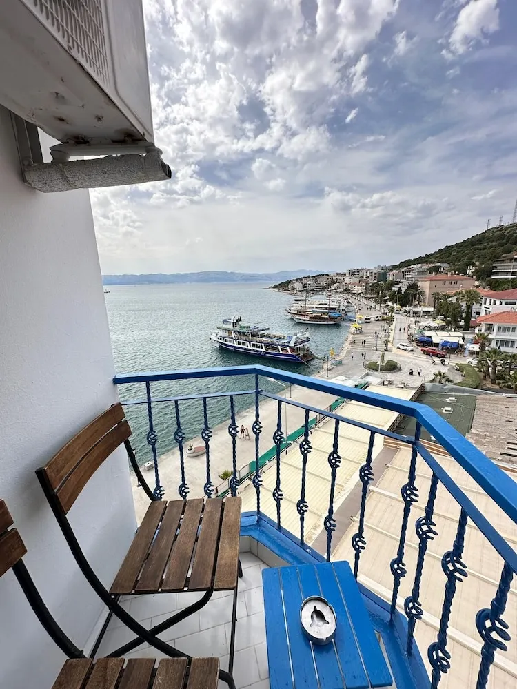 Standard Tek Büyük Yataklı Oda, Kısmi Deniz Manzaralı