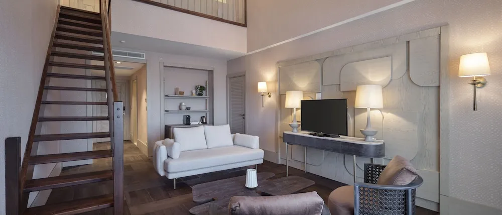 Excellency Suite