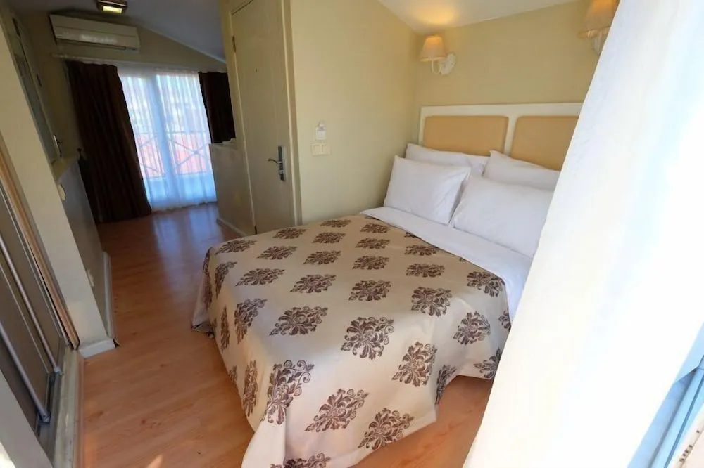 Tek Büyük Yataklı Oda, Balkon