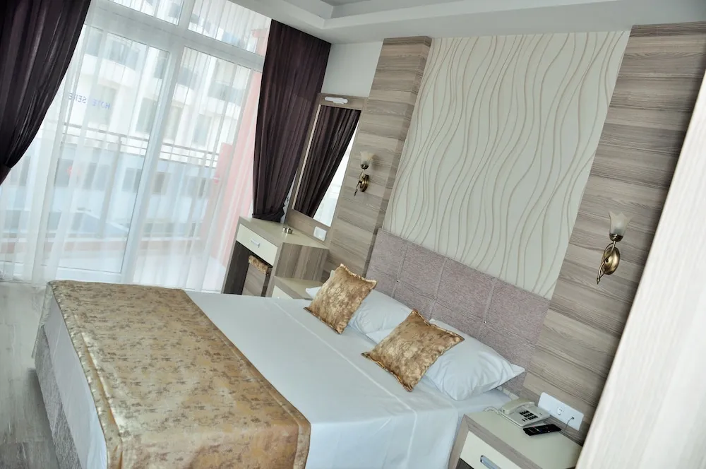 Standard Tek Büyük Yataklı Oda, Kısmi Deniz Manzaralı