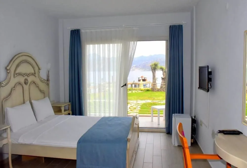 Comfort Oda, 1 Büyük (Queen) Boy Yatak, Deniz Manzaralı, Denize Sıfır
