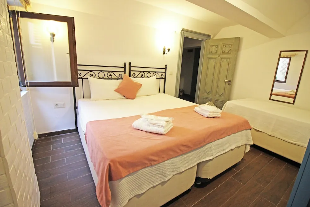 Bodrum Kat Uc Kisilik Oda