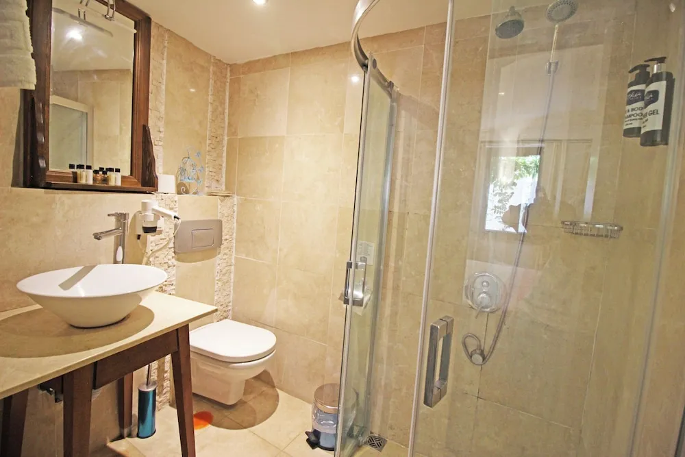 Comfort Tek Büyük Yataklı Oda