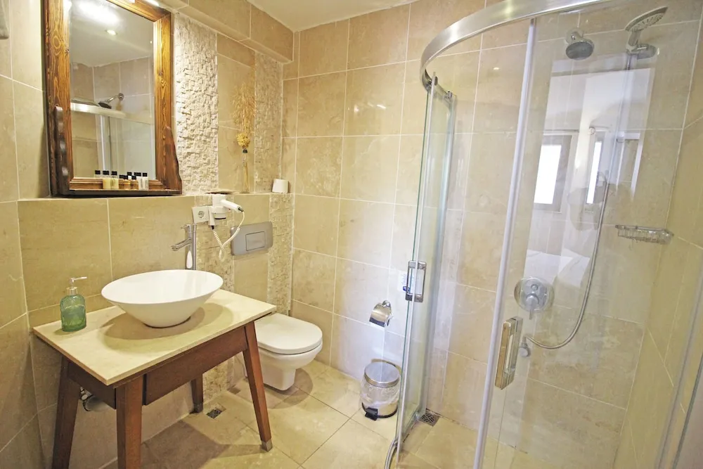 Comfort Tek Büyük Yataklı Oda