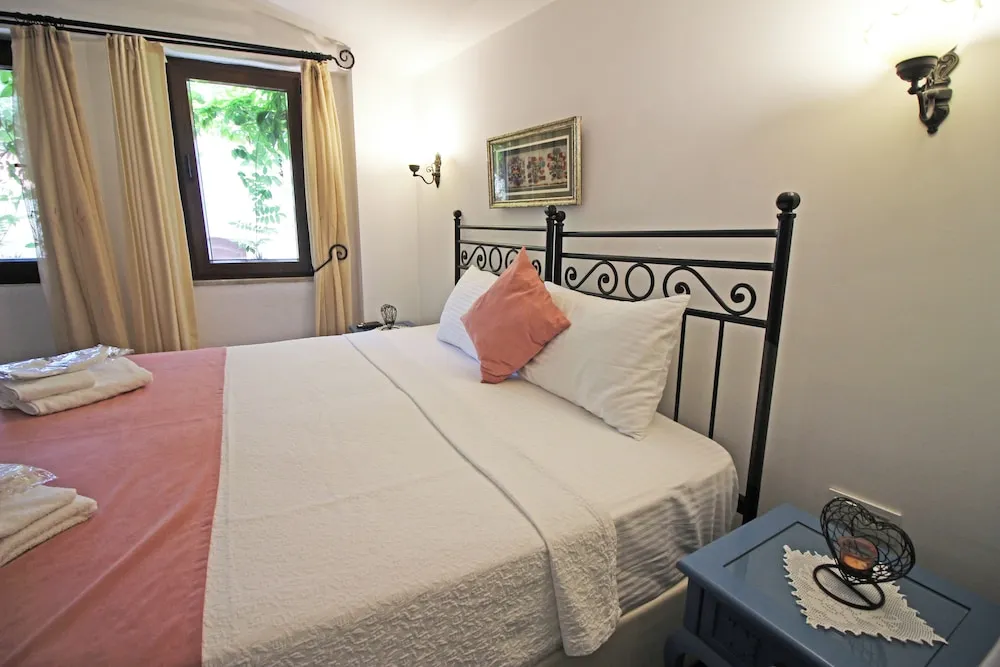 Comfort Tek Büyük Yataklı Oda