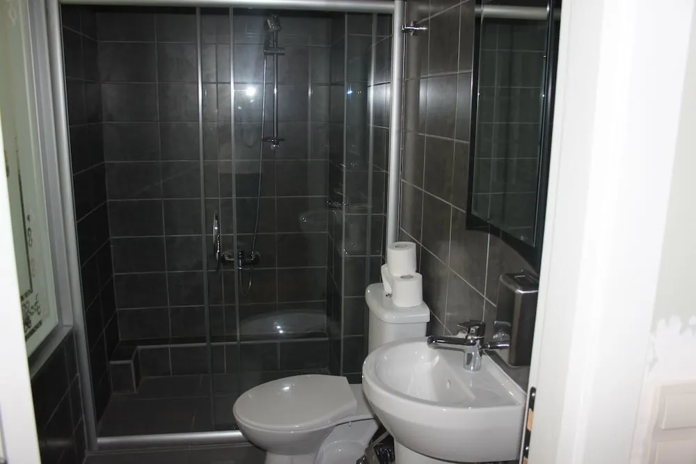 Ortak Ranzalı Oda, Sadece kadınlar için, Ortak Banyo (for 8)