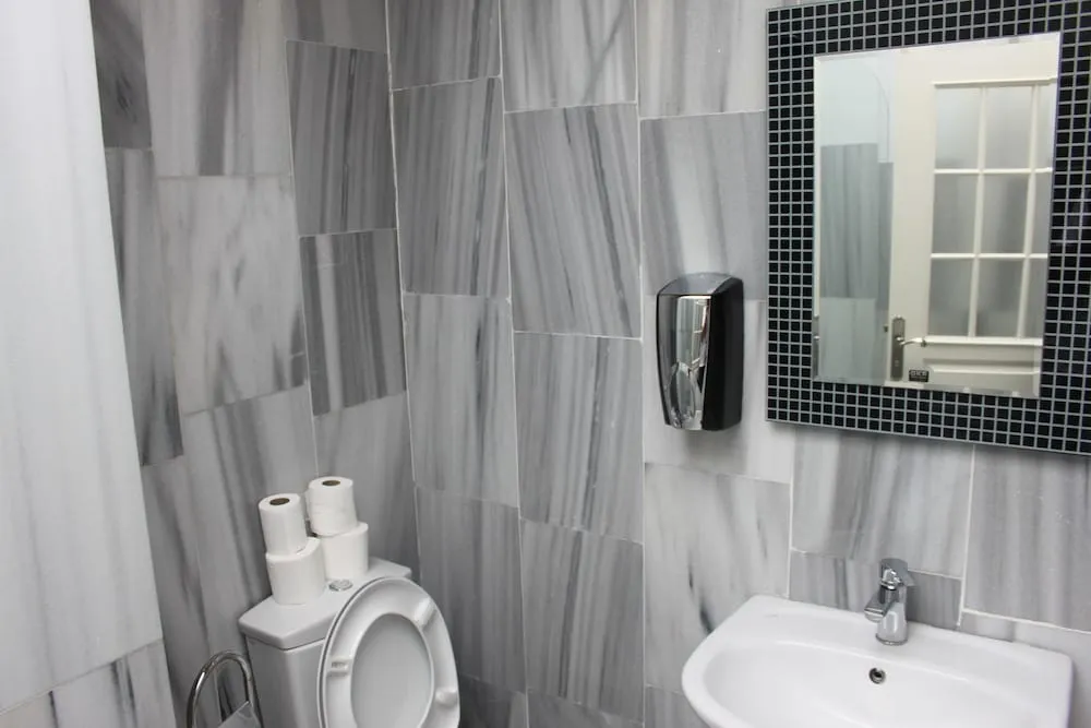 Dört Kişilik Oda, Özel Banyo