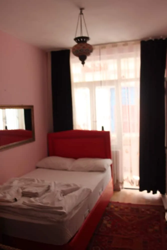 Tek Büyük Yataklı Oda, Ortak Banyo