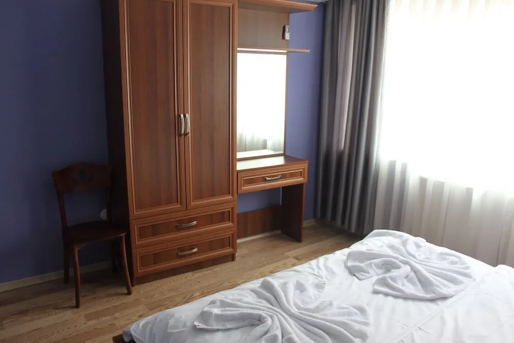 Üç Kişilik Oda, Ortak Banyo