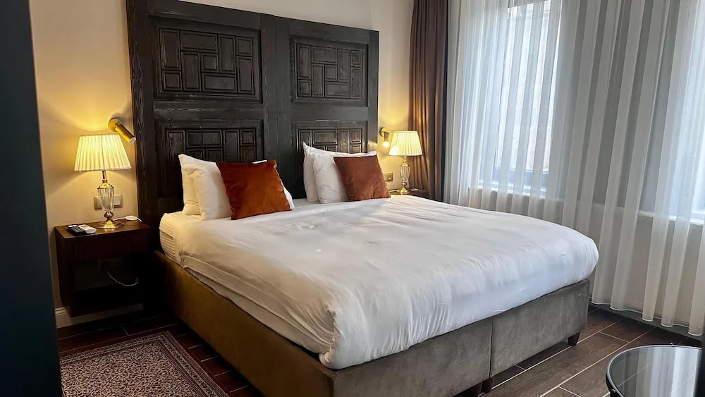 Deluxe Tek Büyük Yataklı Oda