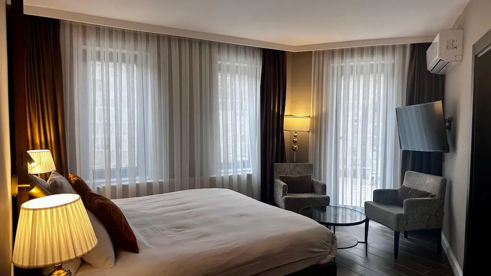 Deluxe Tek Büyük Yataklı Oda