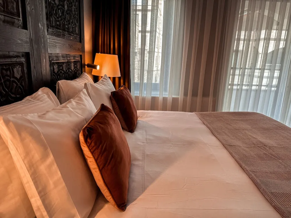 Luxury Tek Büyük Yataklı Oda