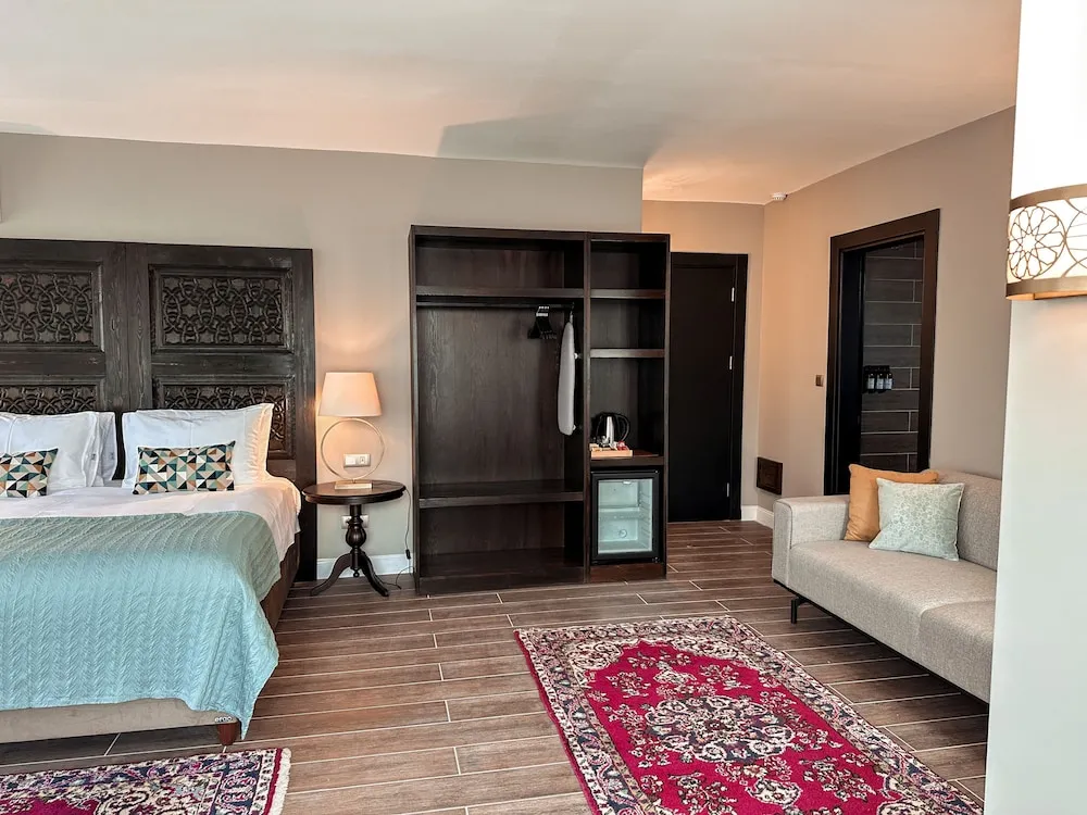 Exclusive Tek Büyük Yataklı Oda