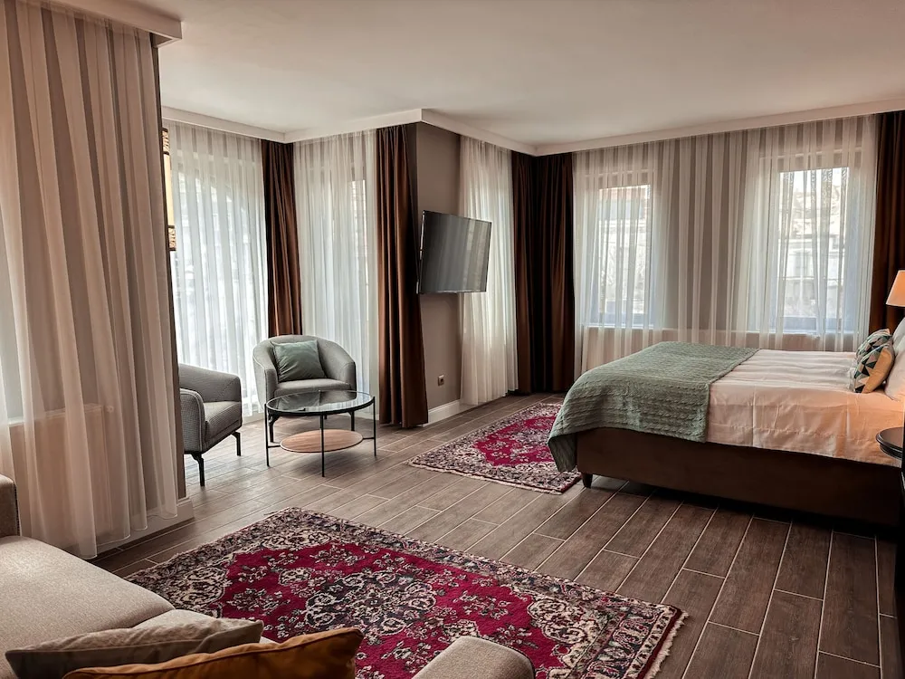 Exclusive Tek Büyük Yataklı Oda