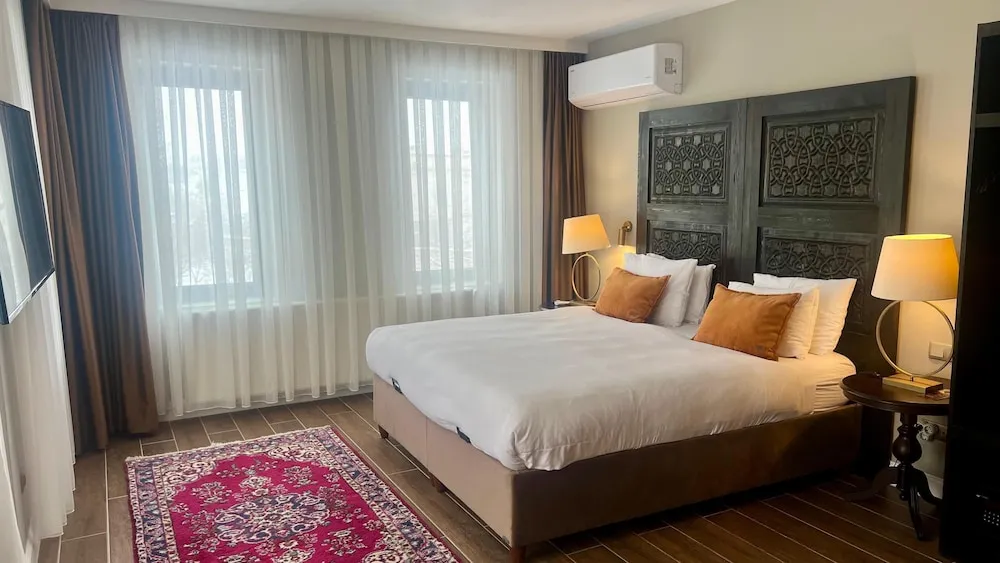 Exclusive Tek Büyük Yataklı Oda