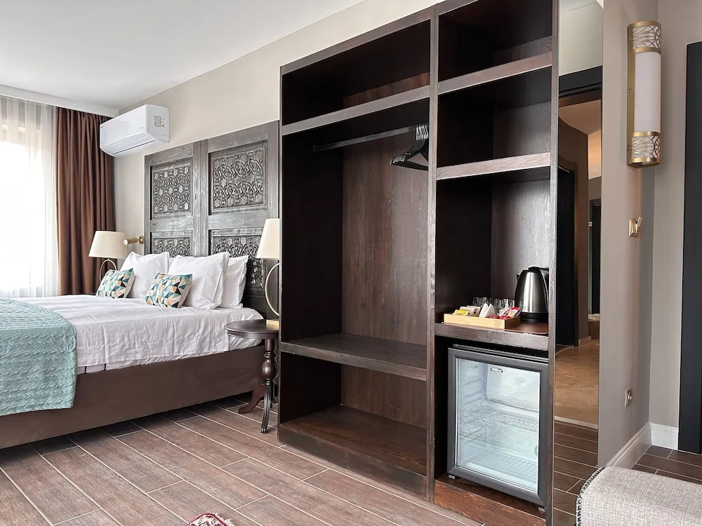 Exclusive Tek Büyük Yataklı Oda