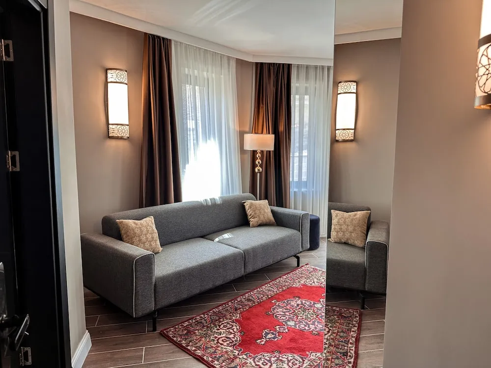 Royal Tek Büyük veya İki Ayrı Yataklı Oda