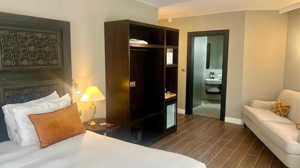 Royal Tek Büyük veya İki Ayrı Yataklı Oda