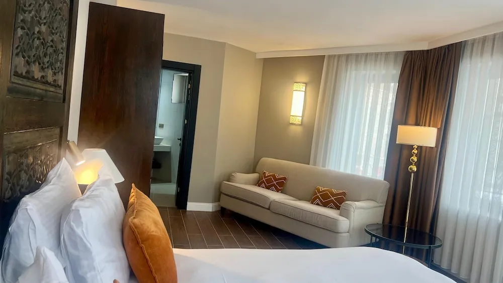 Royal Tek Büyük veya İki Ayrı Yataklı Oda