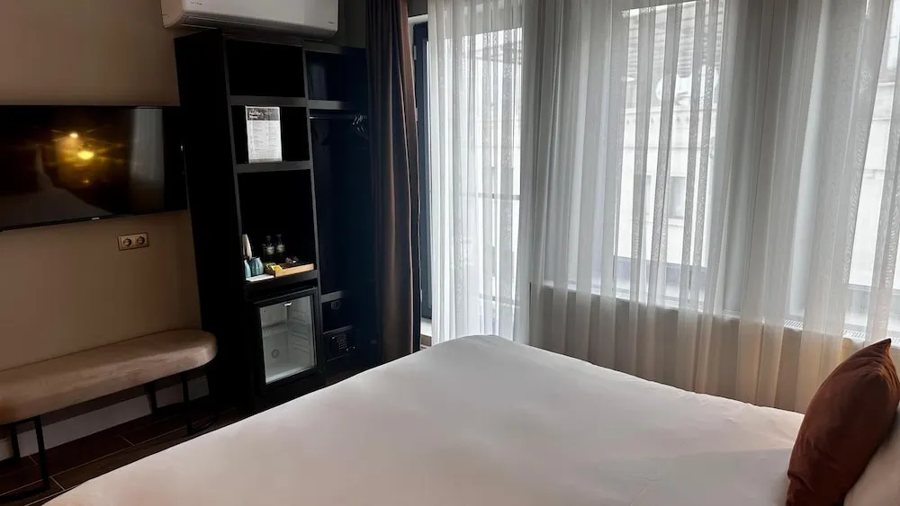 Design Tek Büyük Yataklı Oda