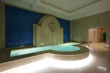 Charisma De Luxe Hotel