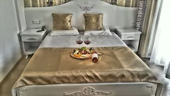 Taner Otel