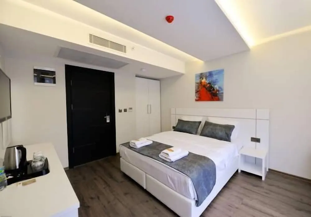 Standard Tek Büyük Yataklı Oda