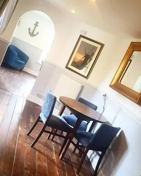Sutton Staithe Hotel