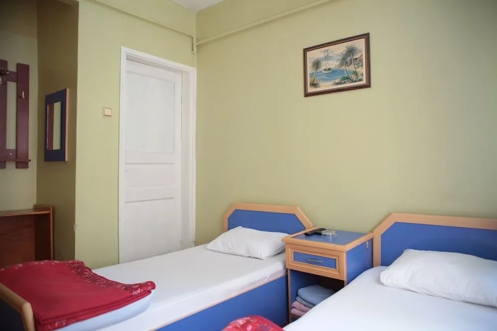Dört Kişilik Oda, Ortak Banyo