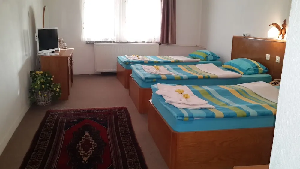 Üç Kişilik Oda, Teras