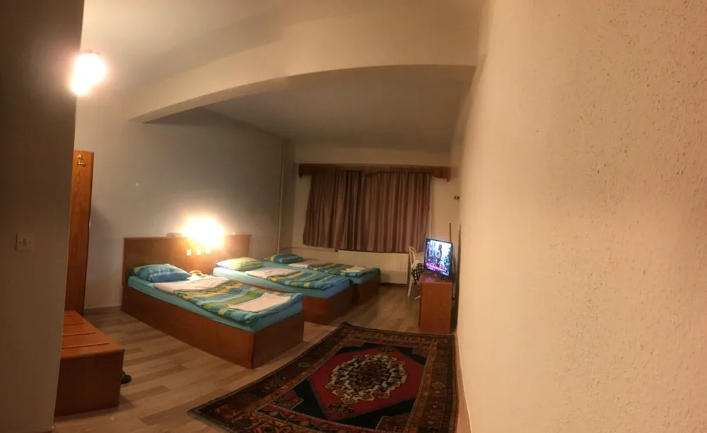 Üç Kişilik Oda, Teras