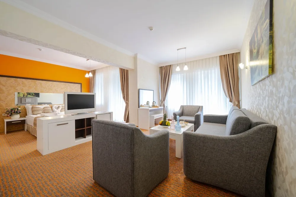 Corner Suite