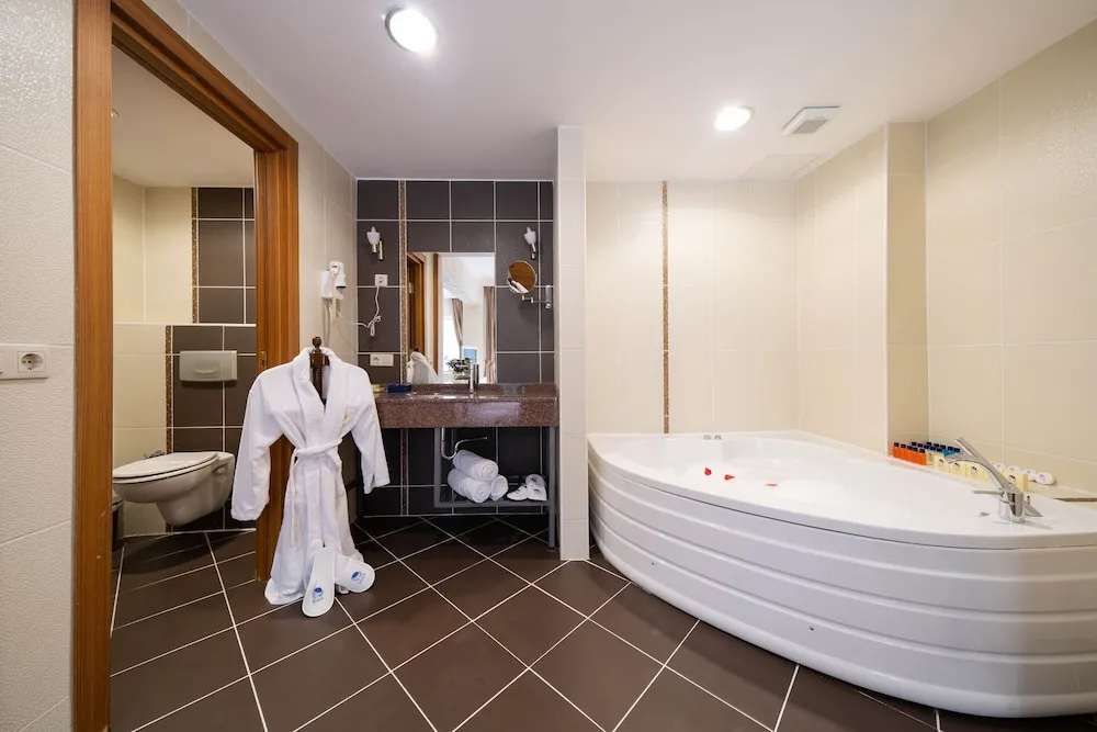 Corner Suite