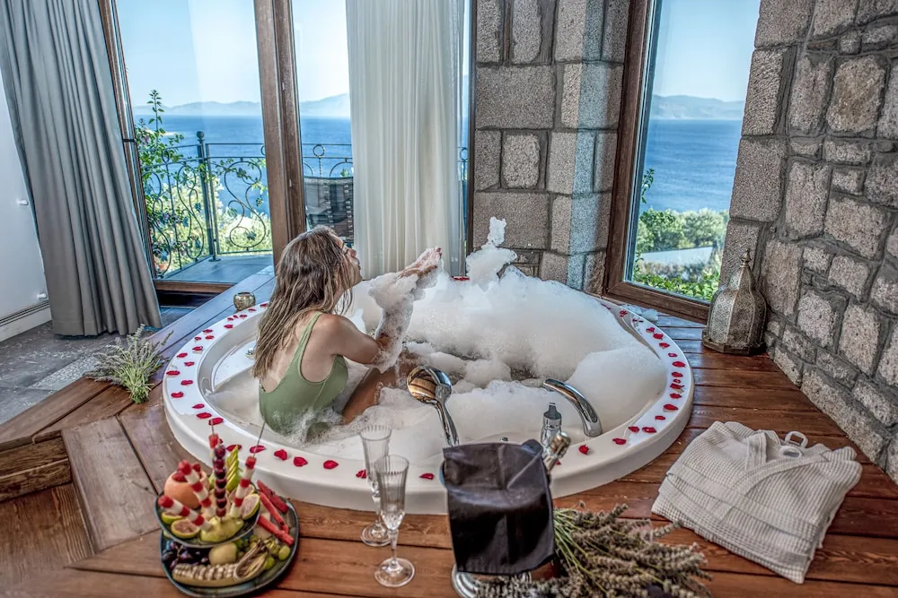 Jakuzili Superior Oda, Balkon, Deniz Manzarasi