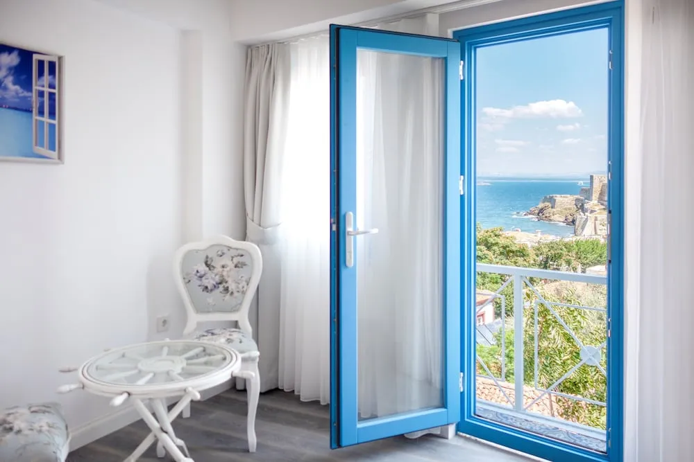 Deluxe Tek Büyük Yataklı Oda, Balkon, Deniz Manzaralı