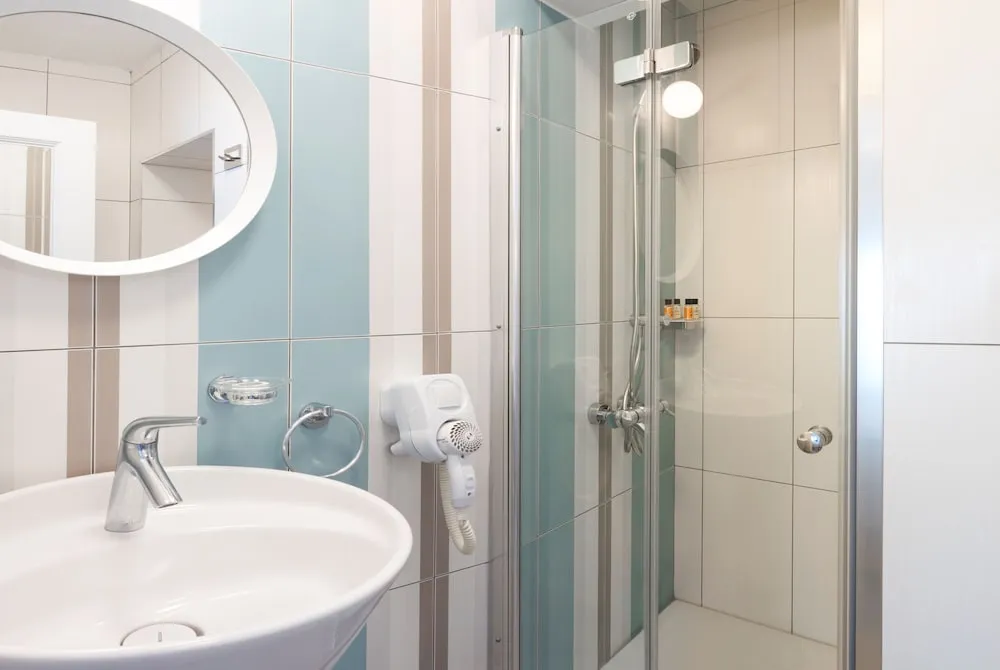 Deluxe Tek Büyük Yataklı Oda, Balkon, Deniz Manzaralı