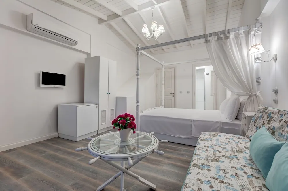 Deluxe Tek Büyük Yataklı Oda, Balkon, Deniz Manzaralı