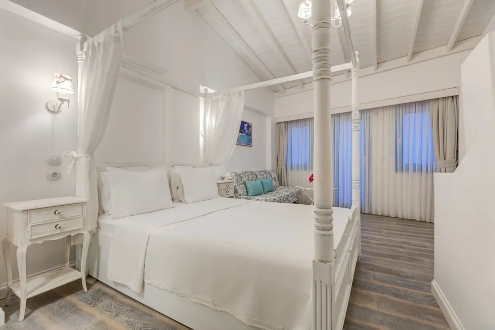 Deluxe Tek Büyük Yataklı Oda, Balkon, Deniz Manzaralı