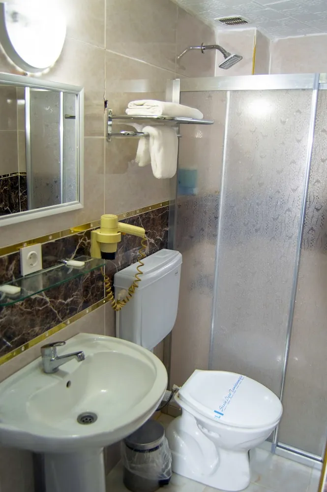 Economy Üç Kişilik Oda