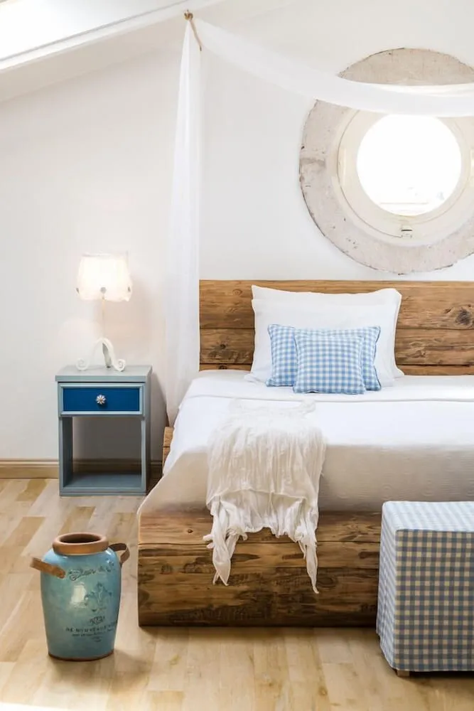 Süit, Sıcak Su Küveti (Attic)