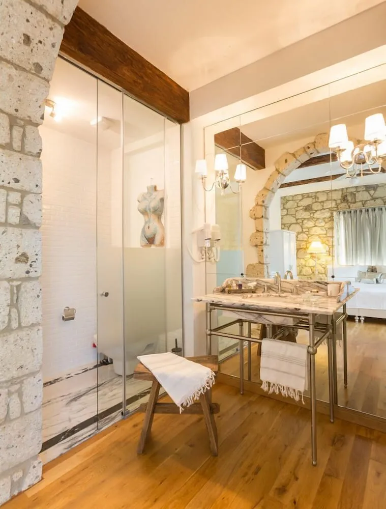 Tek Büyük veya İki Ayrı Yataklı Oda, Bahçeli