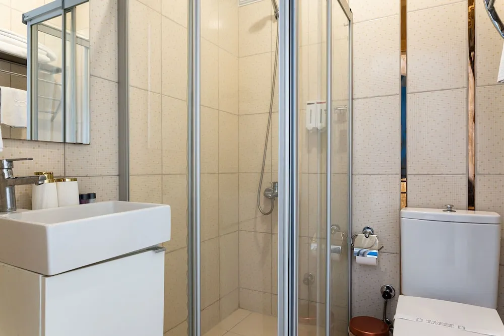 Deluxe Tek Büyük Yataklı Oda, 1 Yatak Odası, Balkon, Şehir Manzaralı