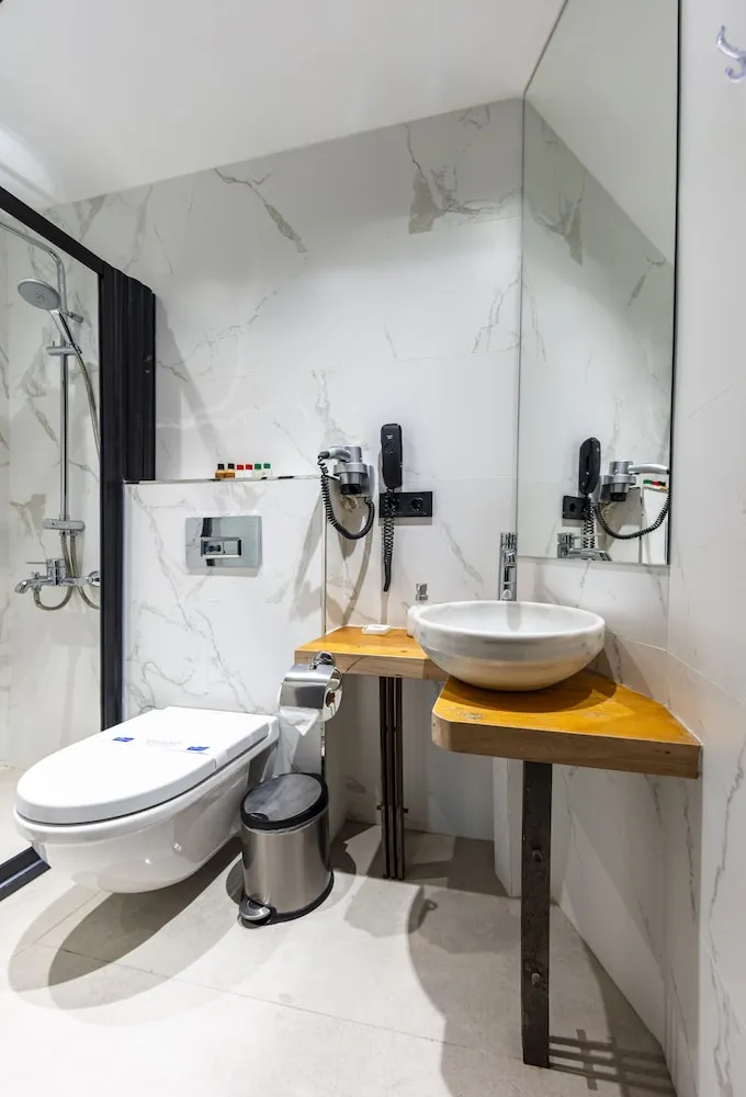 Basic Tek Büyük Yataklı Oda