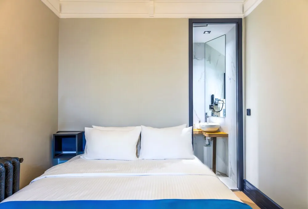 Basic Tek Büyük Yataklı Oda