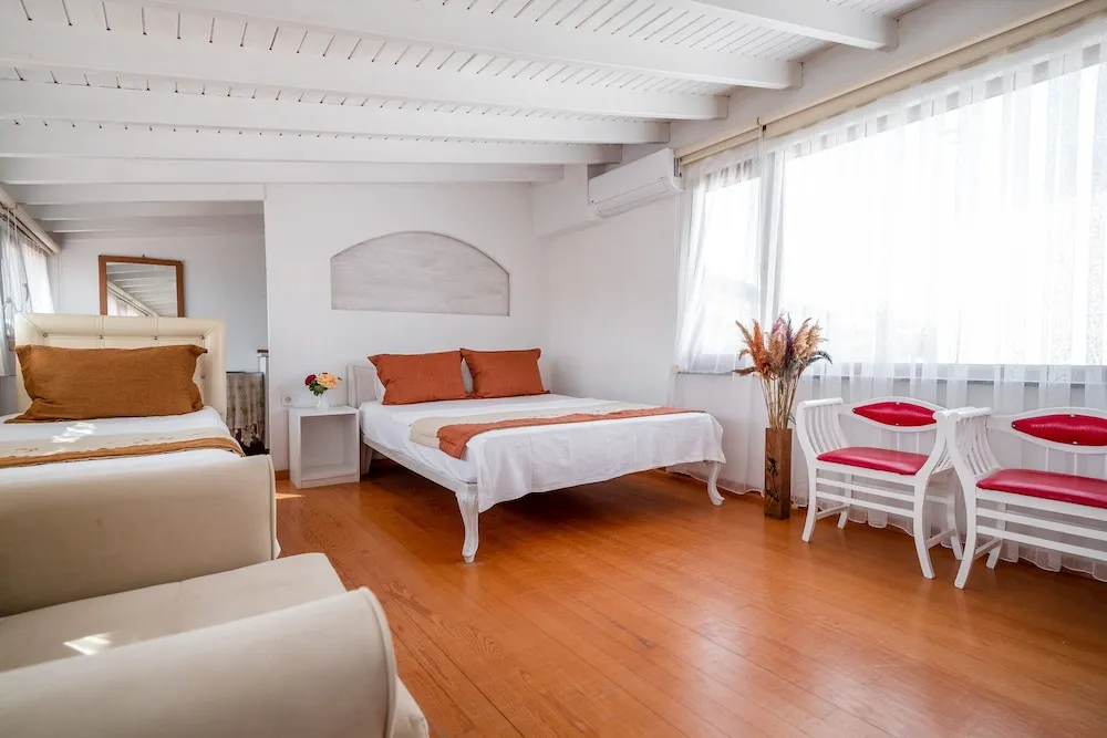 Deluxe Üç Kişilik Oda