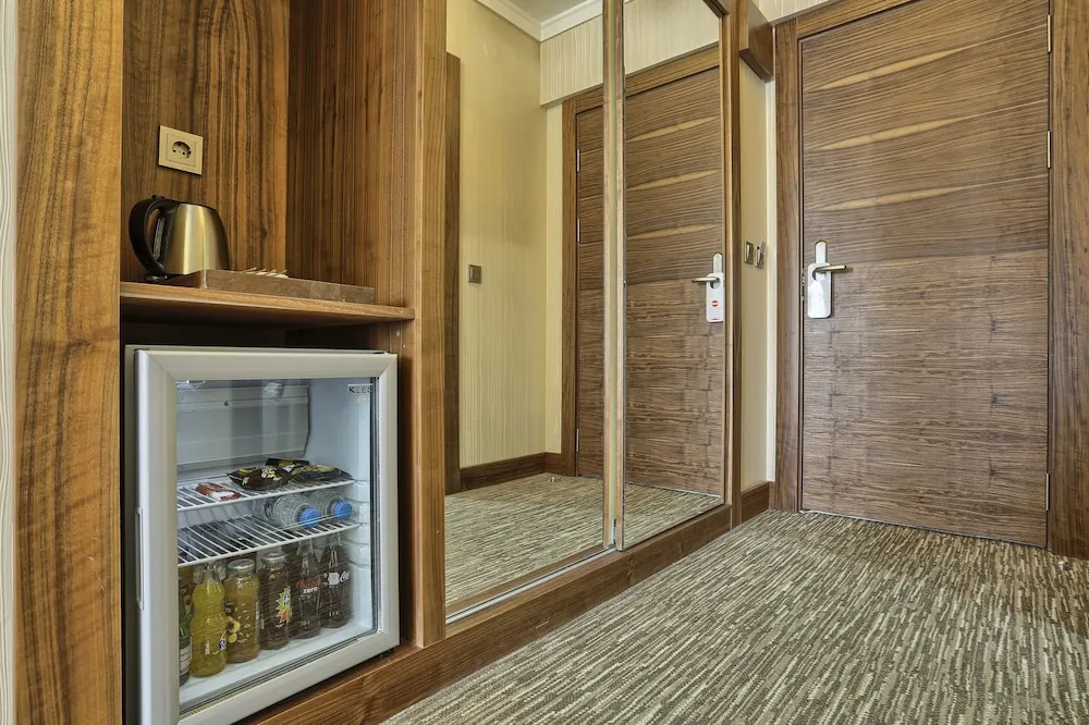 Luxury Tek Büyük Yataklı Oda, Bahçe Manzaralı