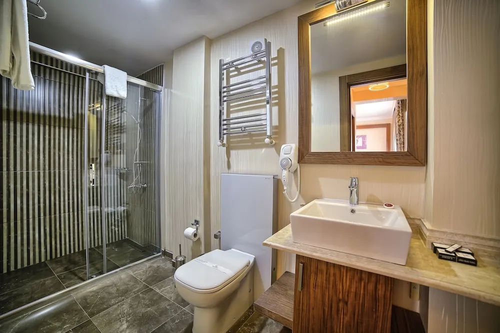 Luxury Tek Büyük Yataklı Oda, Bahçe Manzaralı