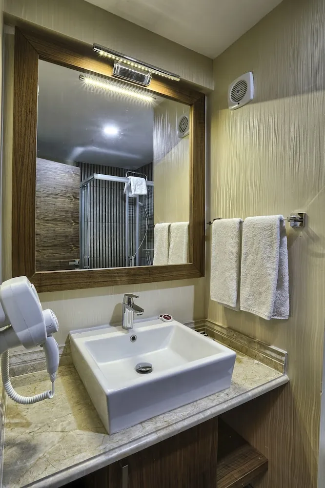 Luxury Tek Büyük Yataklı Oda, Bahçe Manzaralı